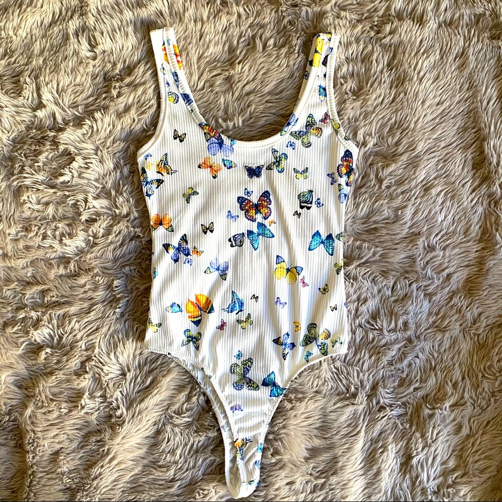 Butterfly print ribbed bodysuit! Sz: M NWT!